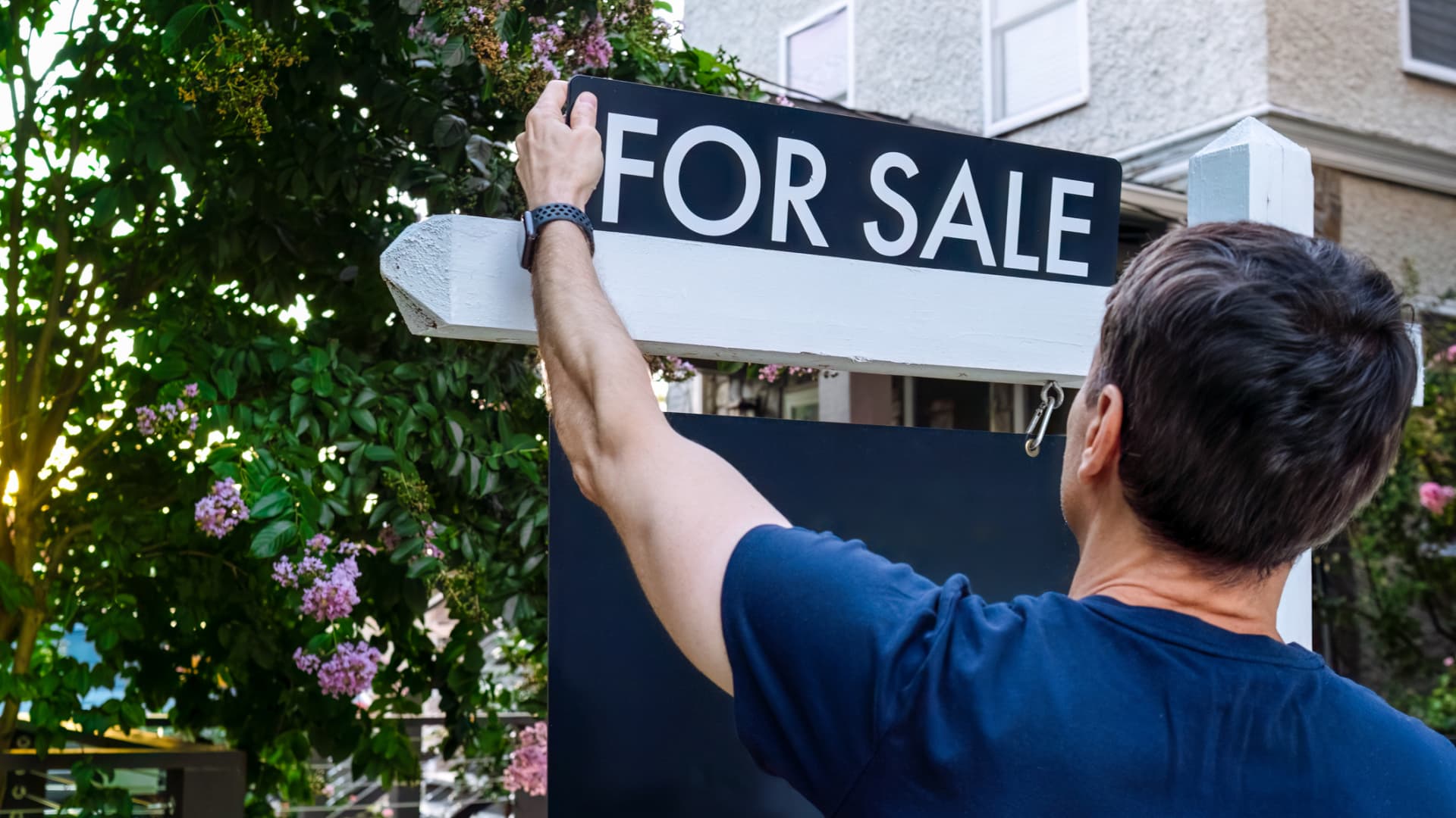 Selling your home in 2024? Why you should list it in June, from Zillow